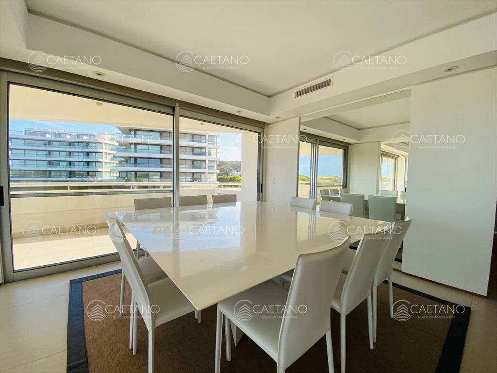 Alquiler de Penthouse seis dormitorios y dependencia Frente