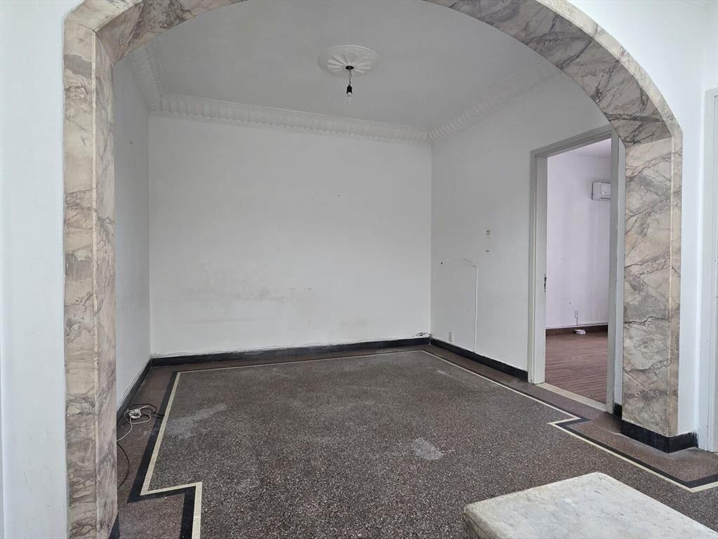 Casa de altos, muy actualizada, con amplios desahogos, para