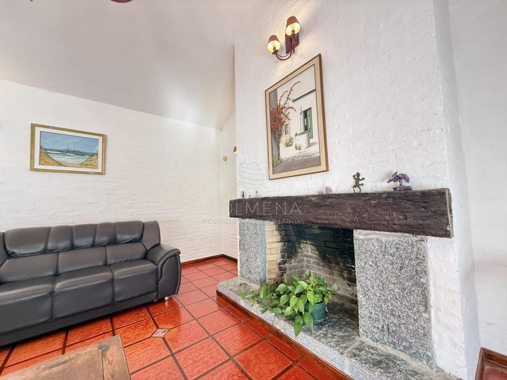 Casa en Barrio Marly con piscina