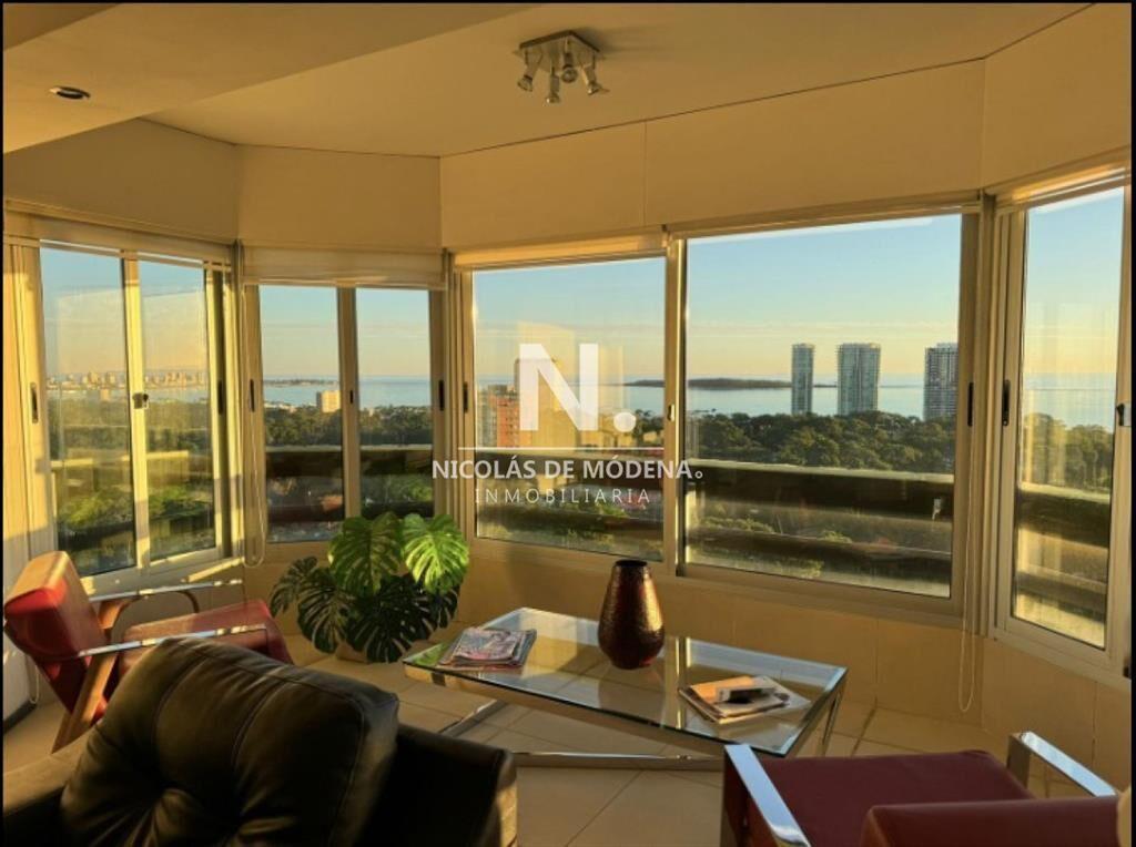 Oportunidad. Apartamento de 3 dormitorios , con ,