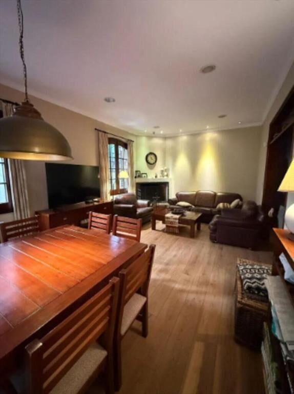 Casa en venta, cuatro dormitorios, garaje.