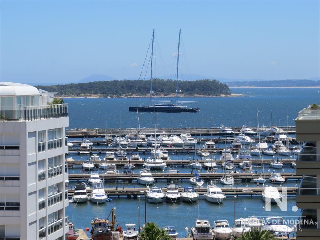 Apartamento en peninsula con excelente vista al puerto y to