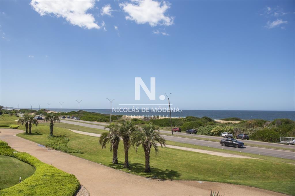 Vende apartamento en aplaya Brava de 3 en suite