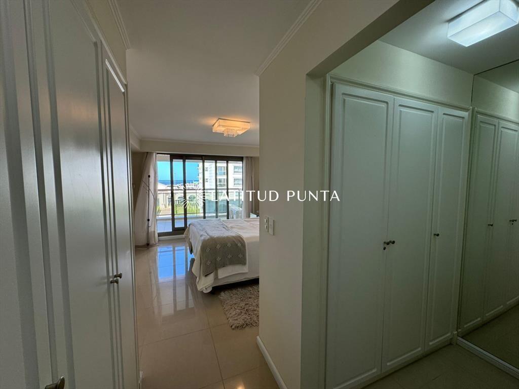 Apartamento 3 dormitorios en suite. Brava