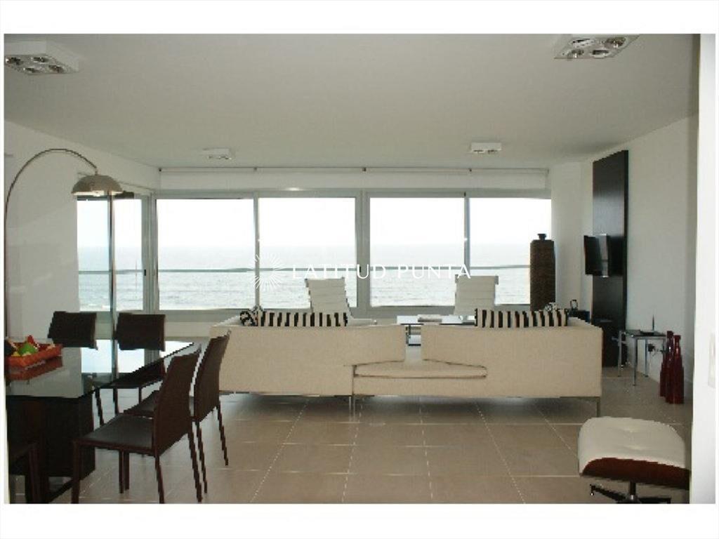 Apartamento en Le Parc, 3 suites más dependencia