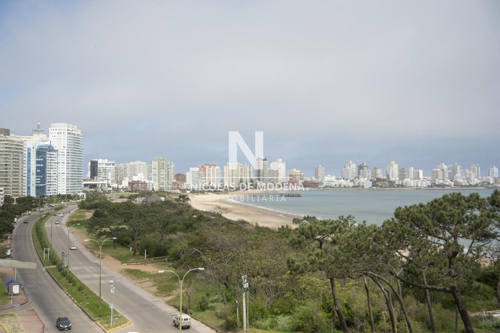 Departamento de 3 dormitorios en venta frente al