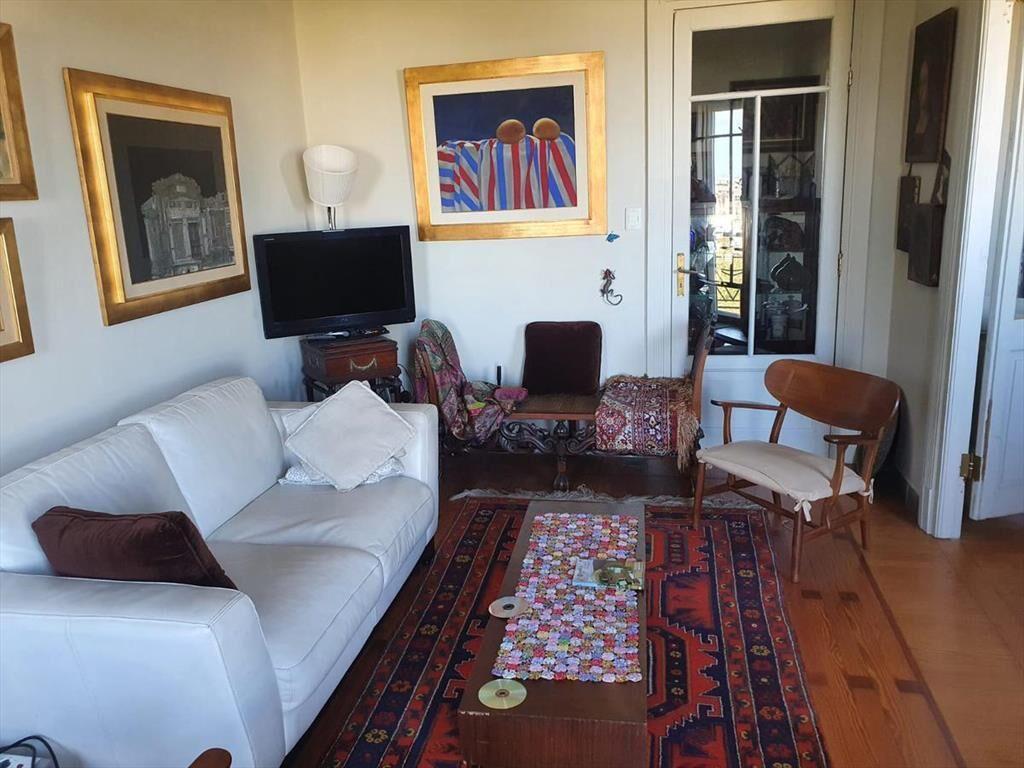 Frente a plaza Matriz, gran vista, 115 m2 , reciclado