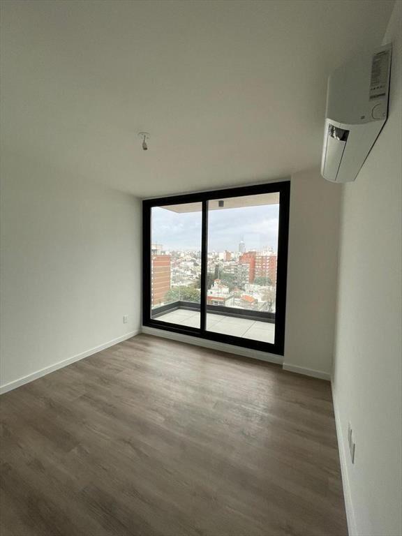 Venta Apartamento amplio 2 dormitorio, 2 baños y balcón con