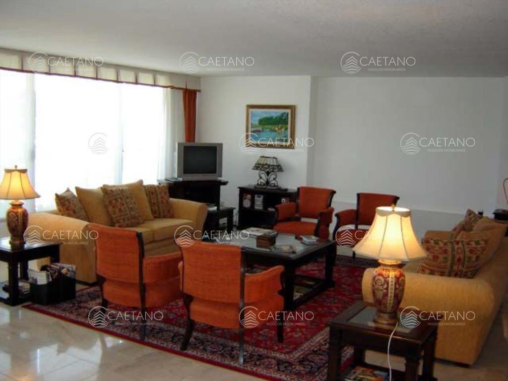 Venta apartamento 3 dormitorios más dependencia.