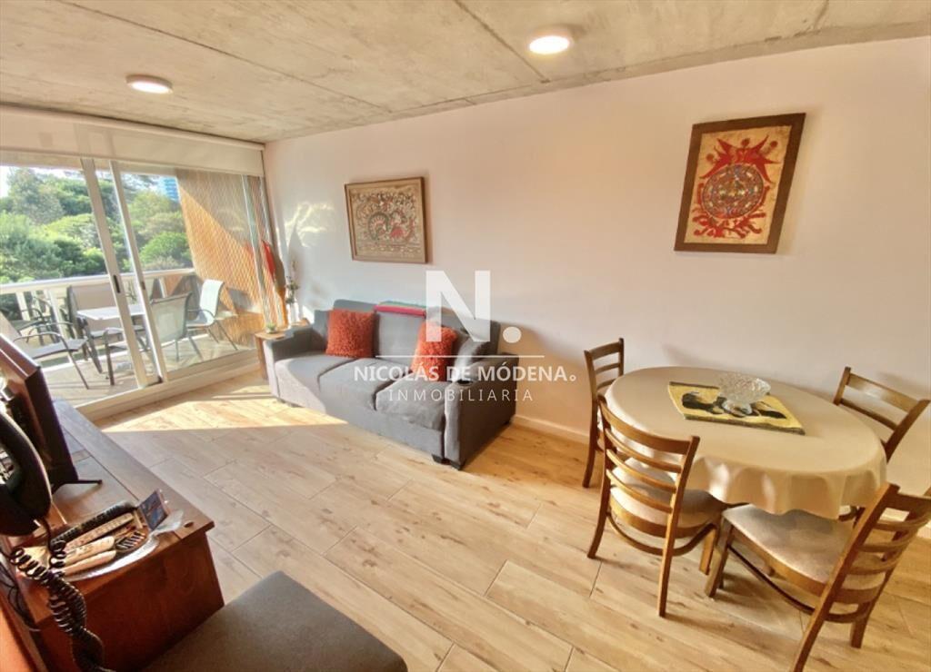 Vende apartamento de 1 dormitorio, con balcon en
