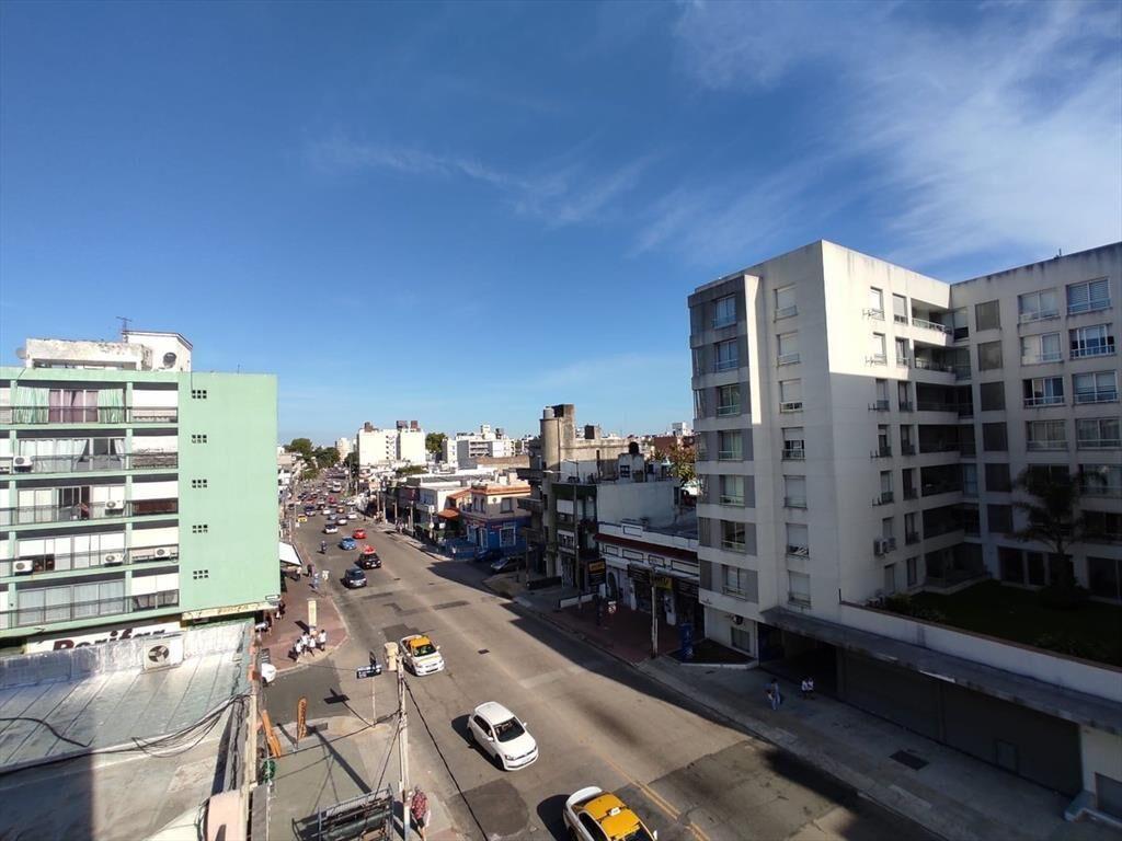 Venta apartamento rentado 1 dormitorio con garaje La Blanqu