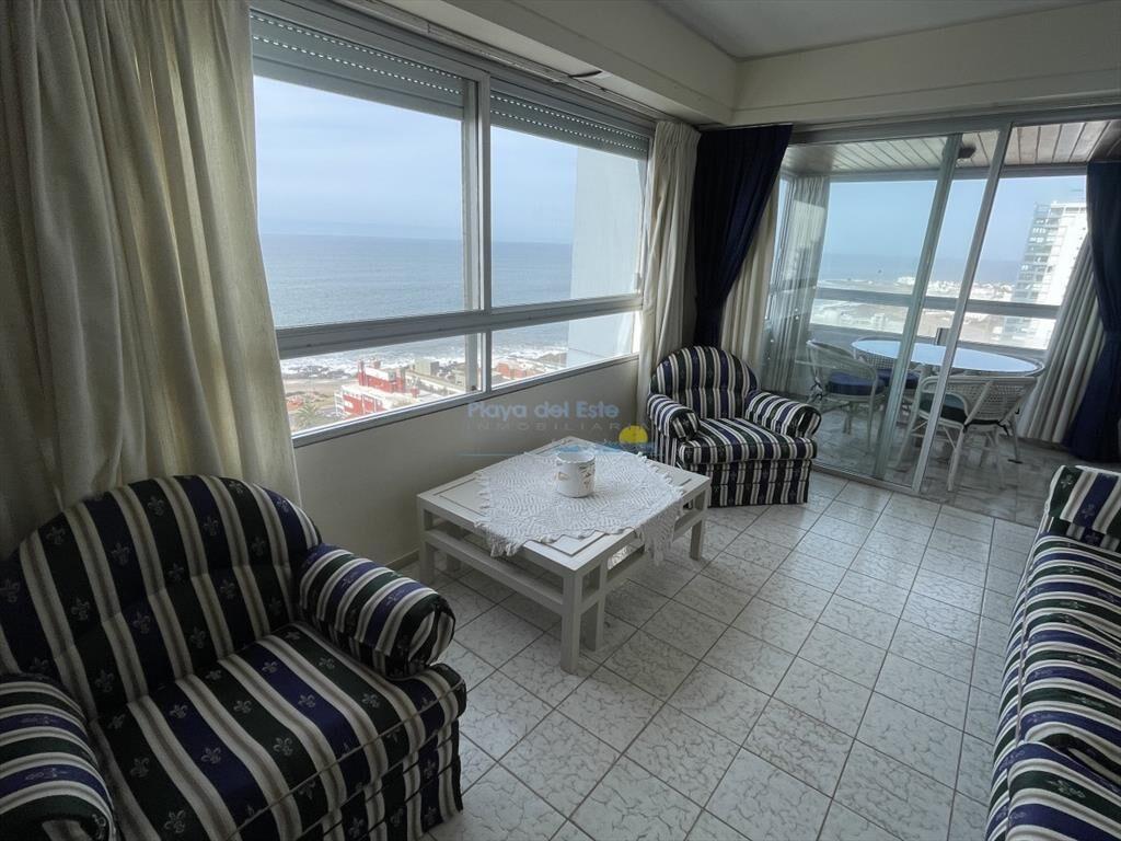Apartamento en Venta de 3 dormitorios en la de ,