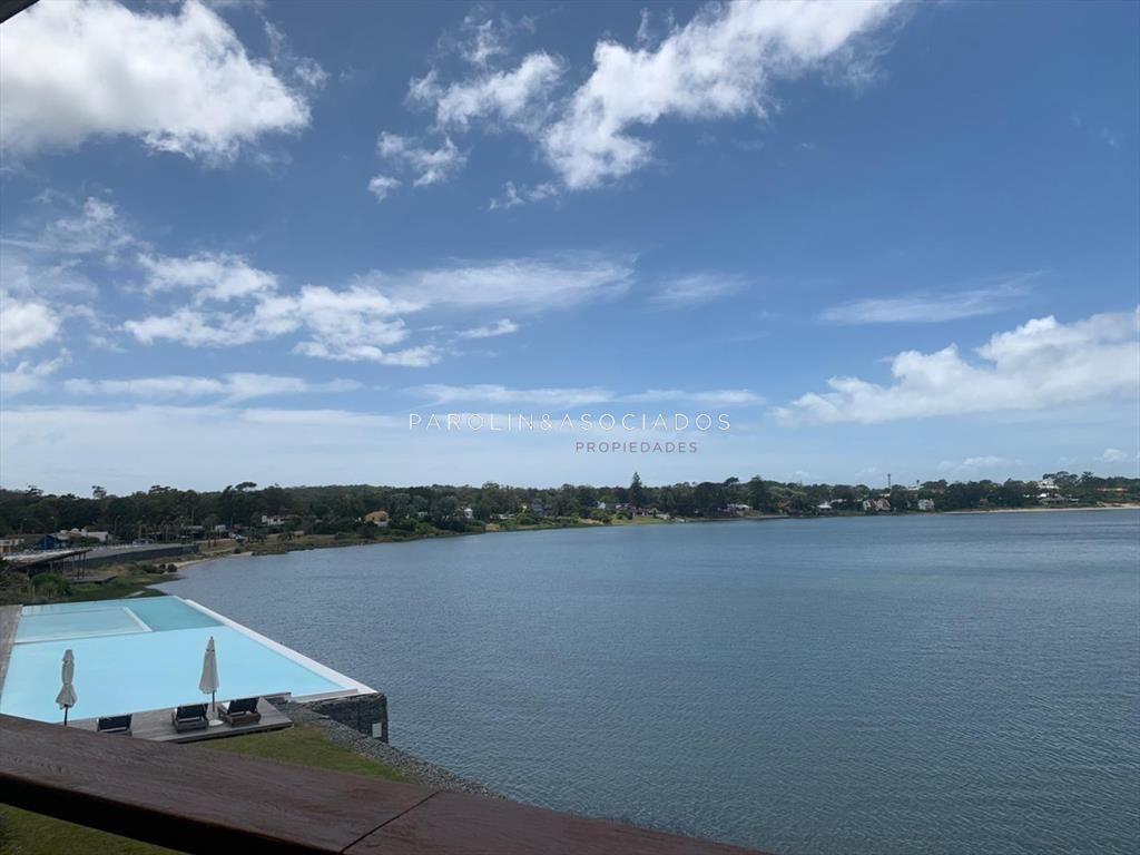 Apartamento en venta de 3 dormitorios en La Barra, Punta de