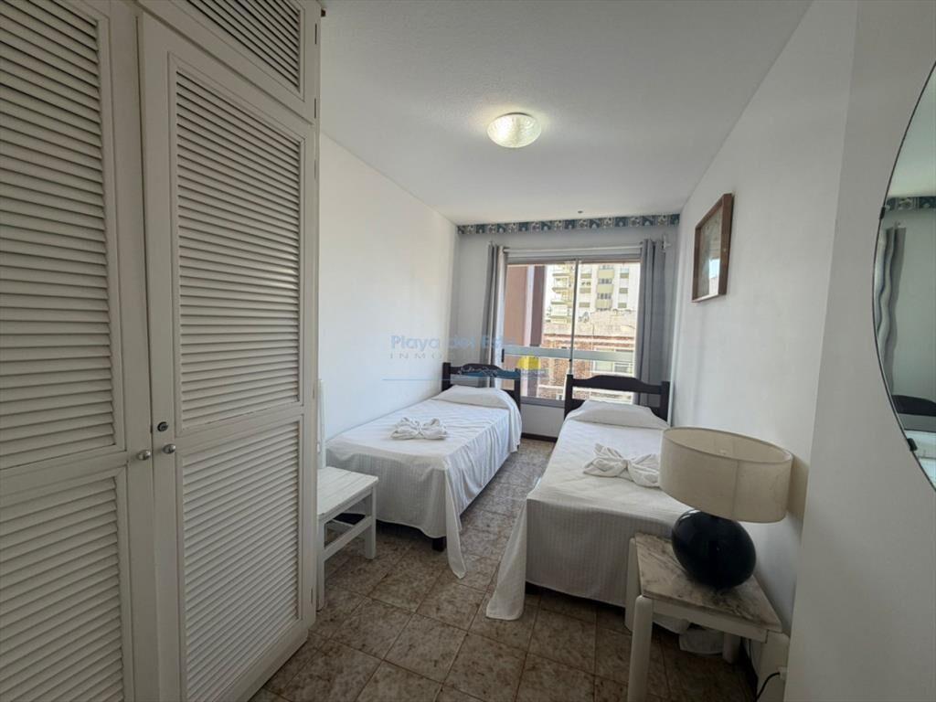 Apartamento de 3 dormitorios en alquiler anual e