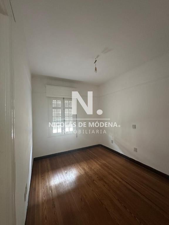 Apartamento de 4 Dormitorios en Ciudad Vieja. en