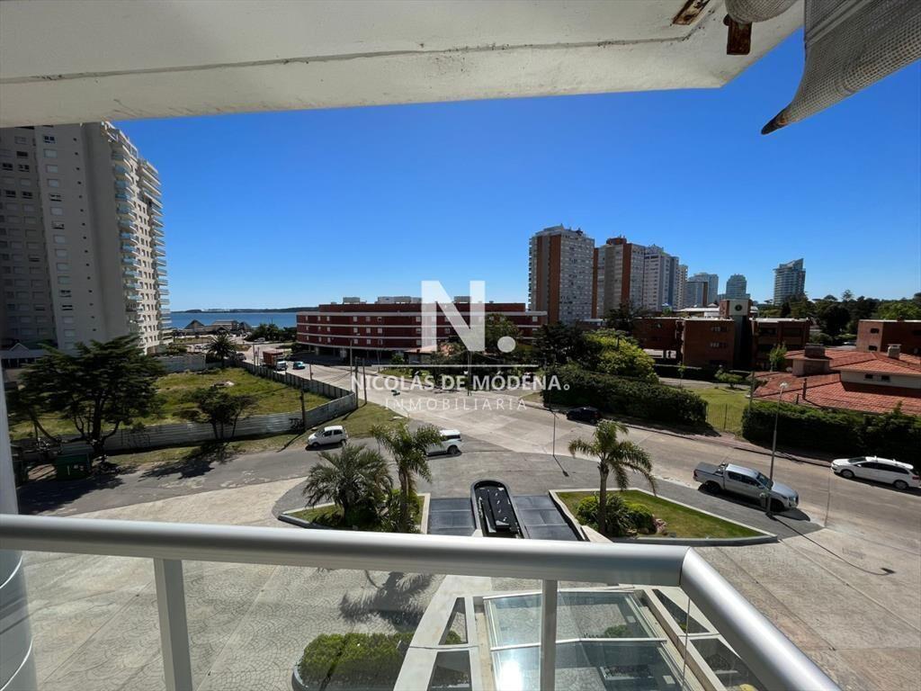 Apartamento en venta de 2 dormitorios en Punta -