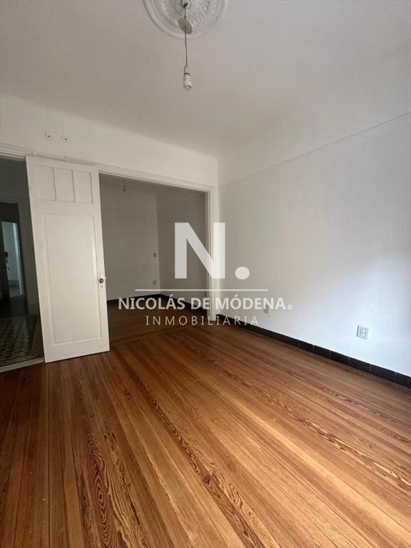 Apartamento de 4 Dormitorios en Ciudad Vieja. en