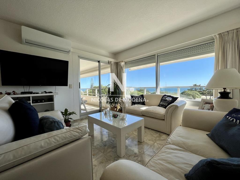 Departamento de 2 dormitorios en venta frente al