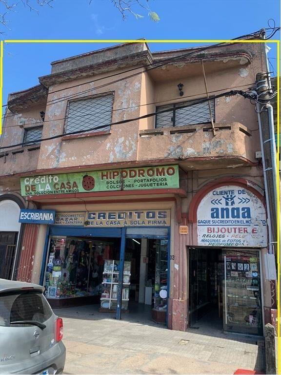 Local comercial + casa de altos sobre Gral Flores