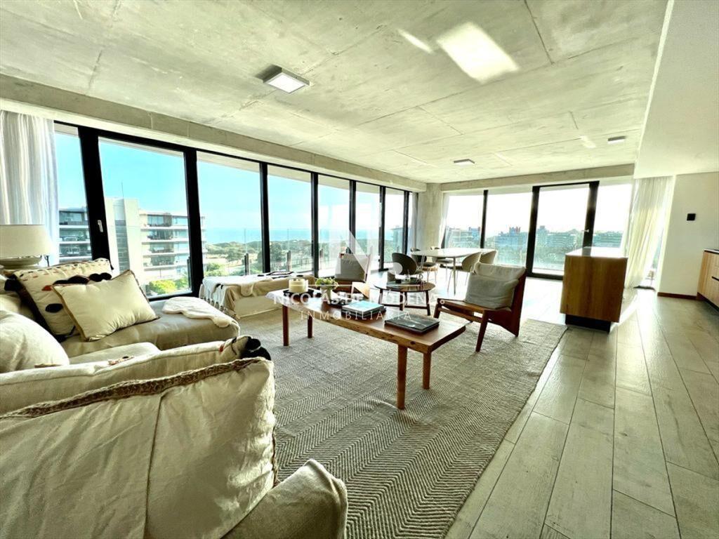 Gran apartamento en Surfside, 2 Suites + den, 226