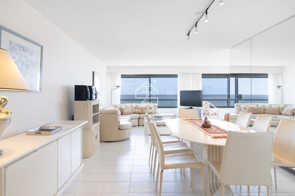 Venta de apartamento de 3 dormitorios y dep. de servicio en