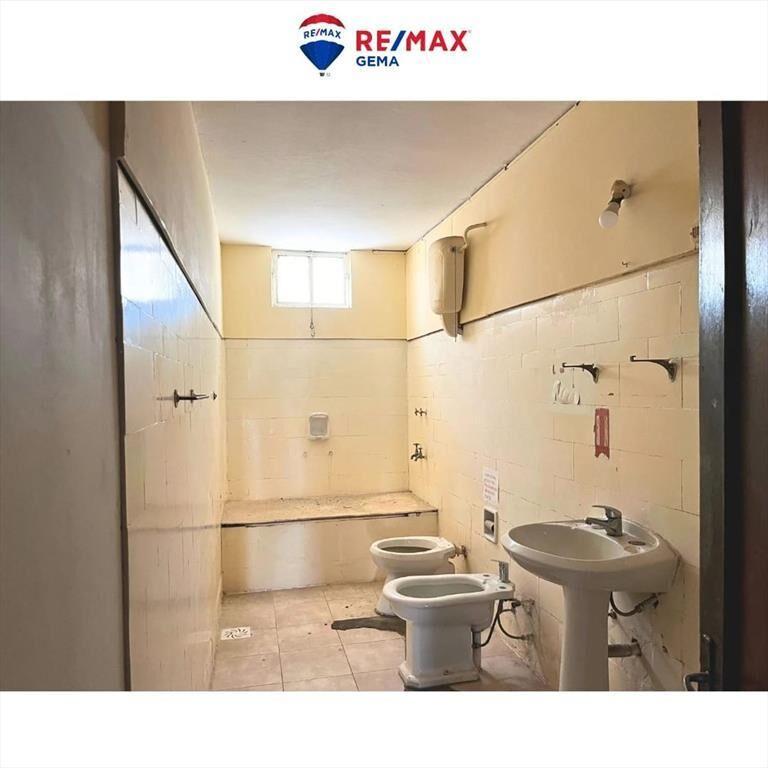 Casa con local comercial en plena Av. España