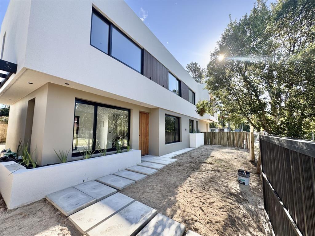 VENTA DE CASA A ESTRENAR - ZONA COLEGIOS