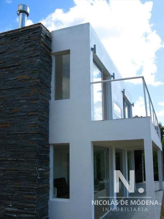 Casa estilo minimalista en Altos de Punta Piedras