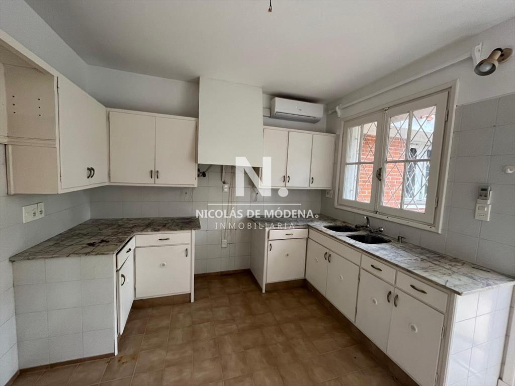 Chalet de 3 dormitorios mas dependencia en venta en zona re