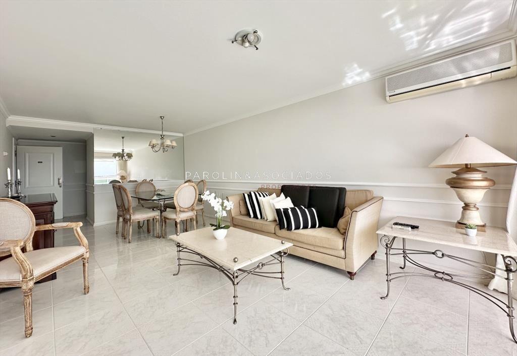 Apartamento en venta de 3 dormitorios en primera fila en Co