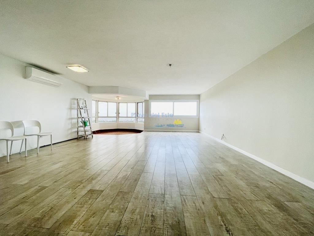 Venta y alquiler anual de amplio apartamento de