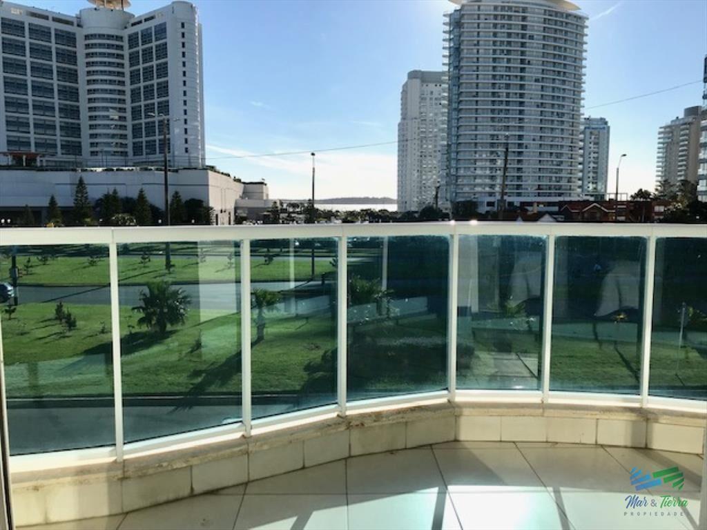 Apartamento en Alquiler a una cuadra del mar  en