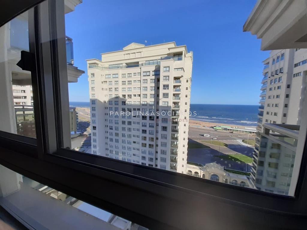 Apartamento en venta en Torre Imperial III, Punta del Este.