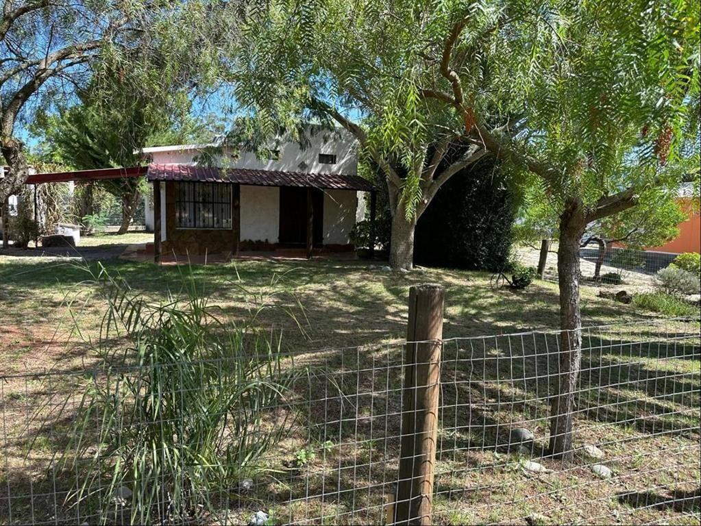 Exclusiva Residencia en San Luis: Amplio Terreno con Acceso