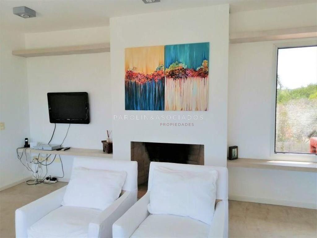 Casa de 5 dormitorios en venta en Manantiales,