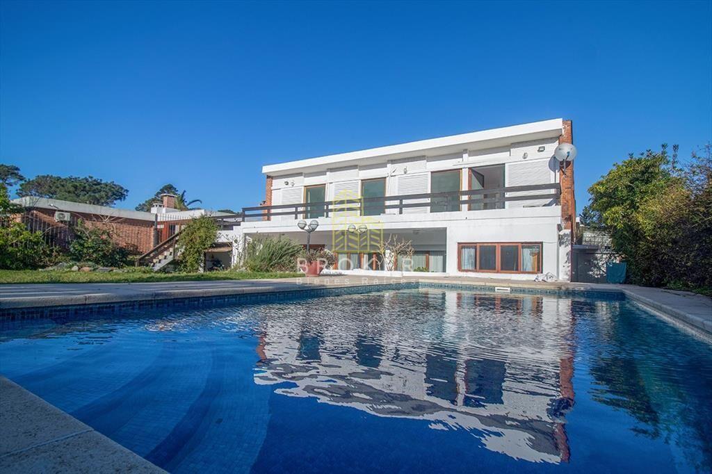 Venta de Casa 4 dormitorio con Piscina Playa .