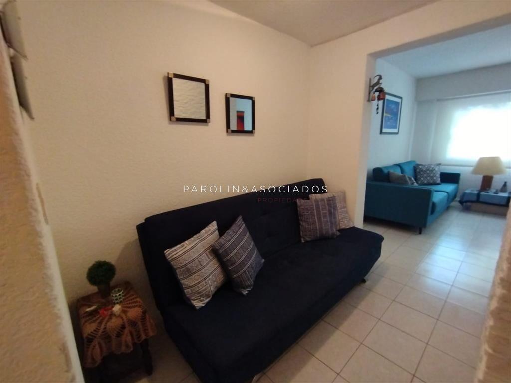 Luminoso apartamento en venta en edificio Aromo,