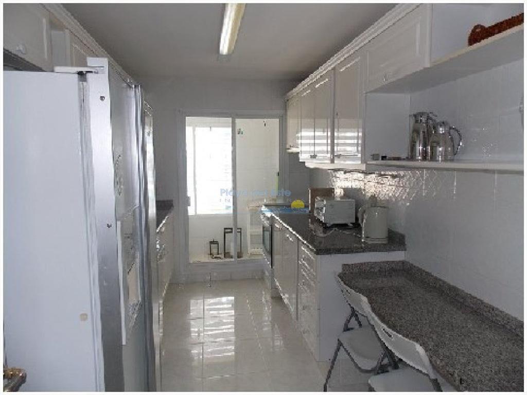 Apartamento en Venta de 3 Dormitorios en Edificio