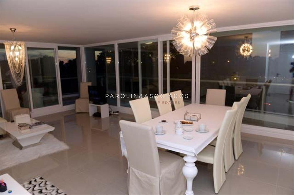 Departamento en Venta de 3 Dormitorios + en Torre