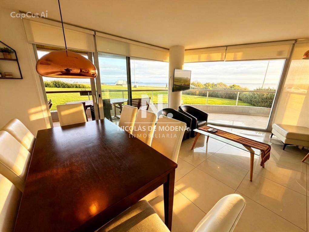 Apartamento en primera linea playa mansa, 3 dormitorios