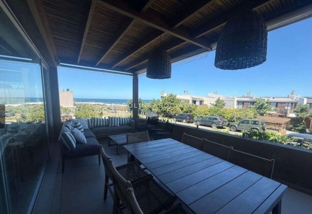 Departamento  en Venta de 3 Dormitorios de la al