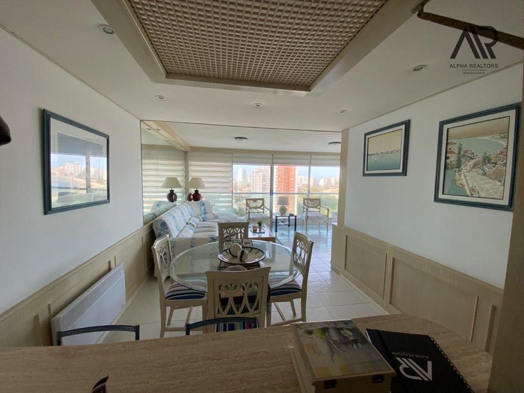 Apartamento en venta c/ cochera en Playa Mansa