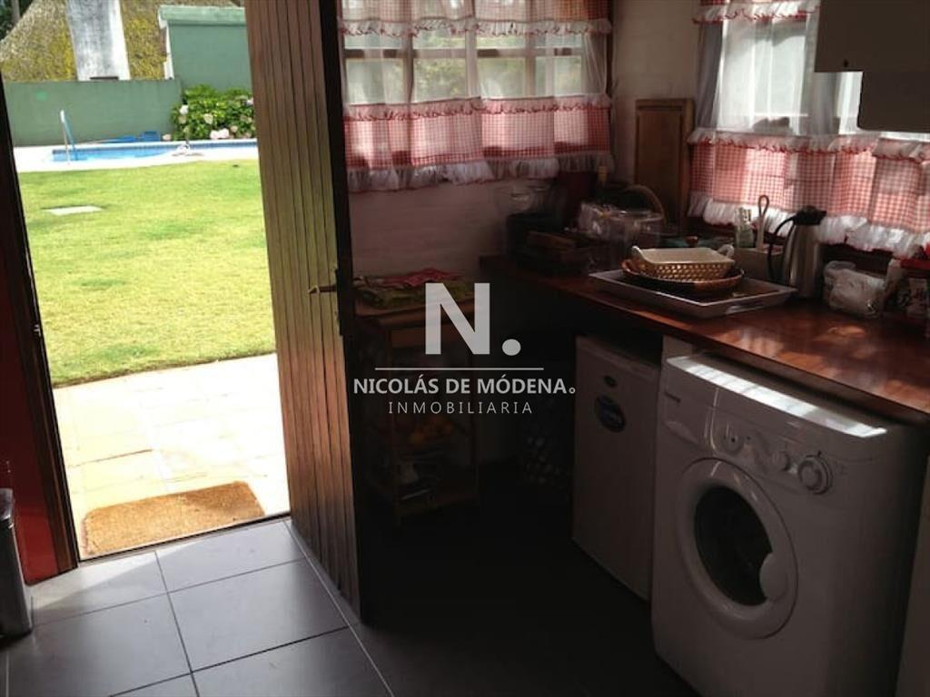 Casa de 4 dormitorios con piscina en pinares para