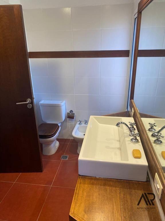 Casa en alquiler de 3 dormitorios c/ cochera en La Tahona