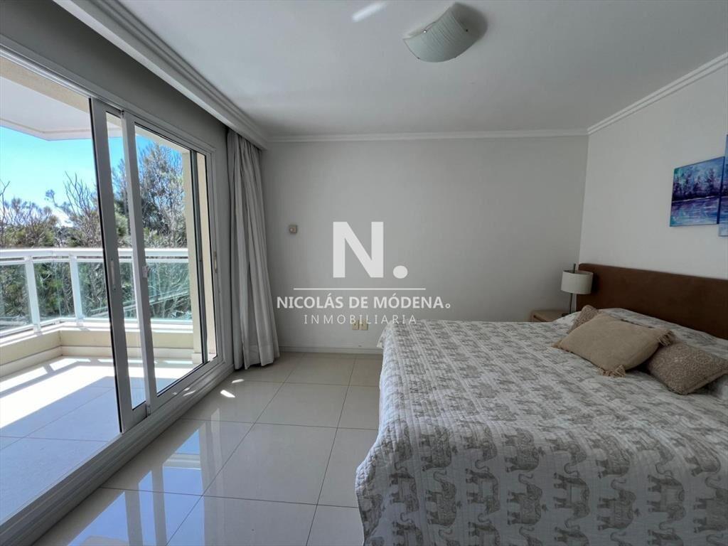 EDIFICIO CRUCEROS PRIMERA LINEA 2 DORMITORIOS EN SUITE