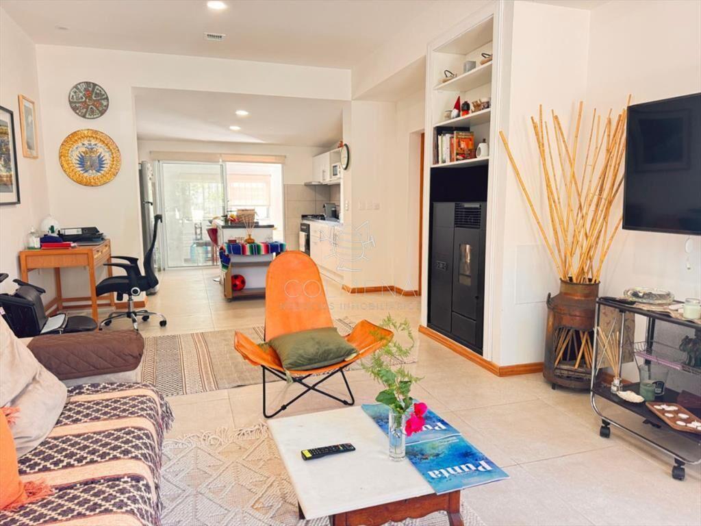 EN VENTA! Espectacular casa reciclada a nueva, con dos apar