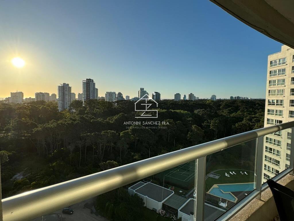 Apartamento de 2 Dormitorios + Dependencia y en