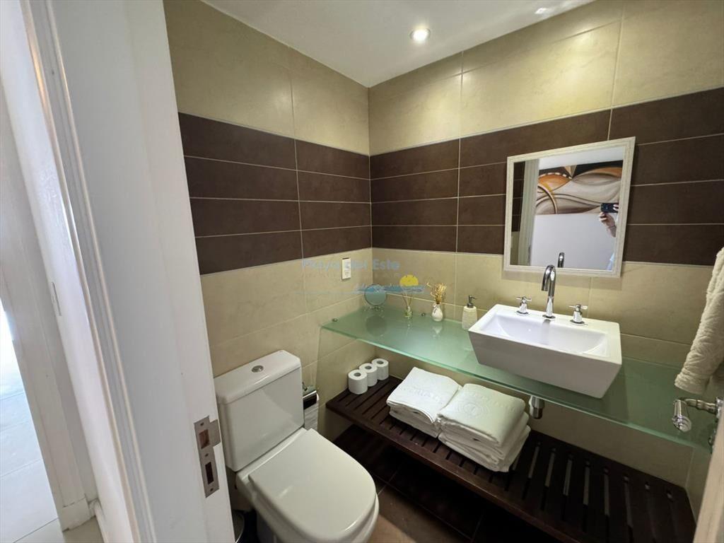 Apartamento de 4 dormitorios en Punta del este ,