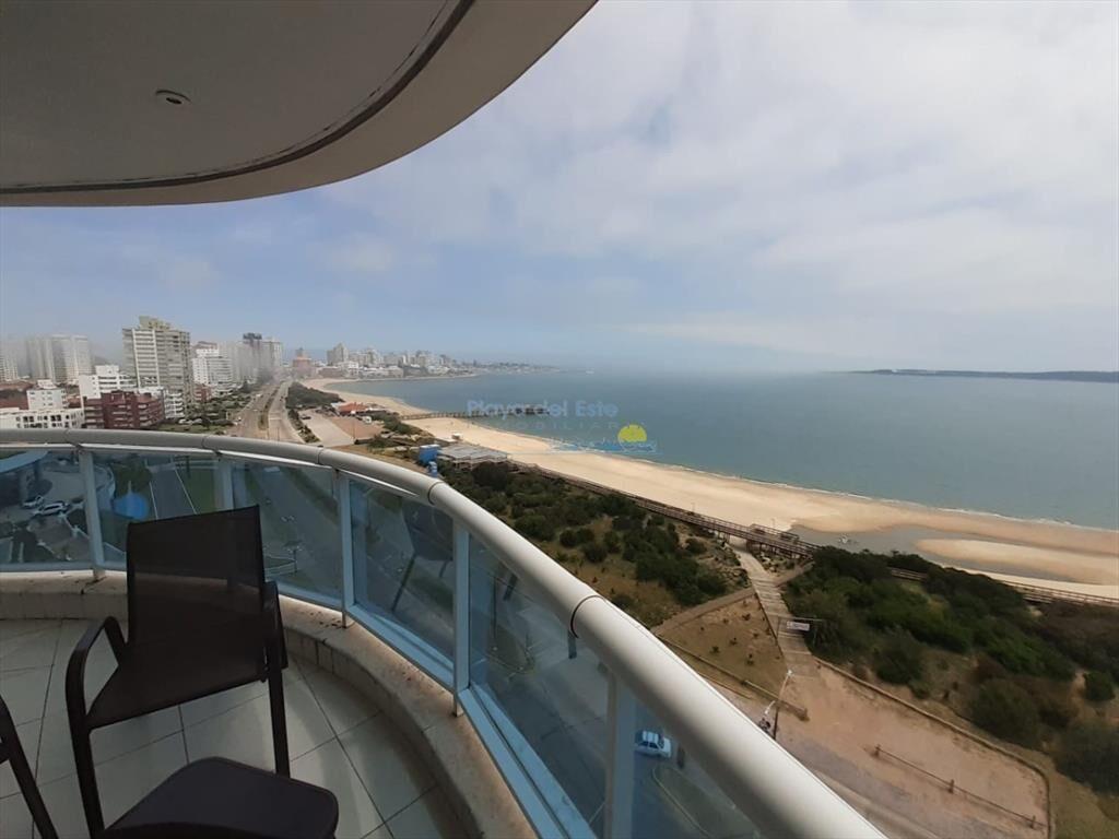 Apartamento en Venta de 3 Dormitorios en Punta ,