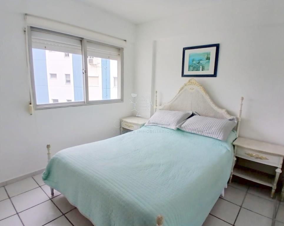 Apartamento 2 dormitorios, 2 baños , Balcón y cochera en